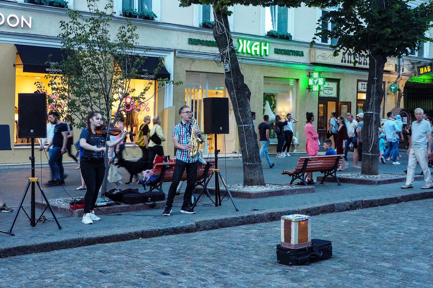 Muzycy na ulicy Deribasowskiej w Odessie