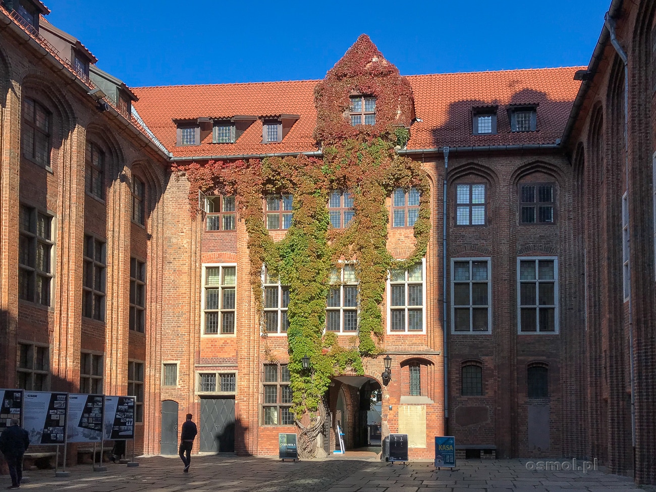 Dziedziniec Muzeum Okręgowego w Toruniu. Muzeum mieści się w dawnym Ratuszu