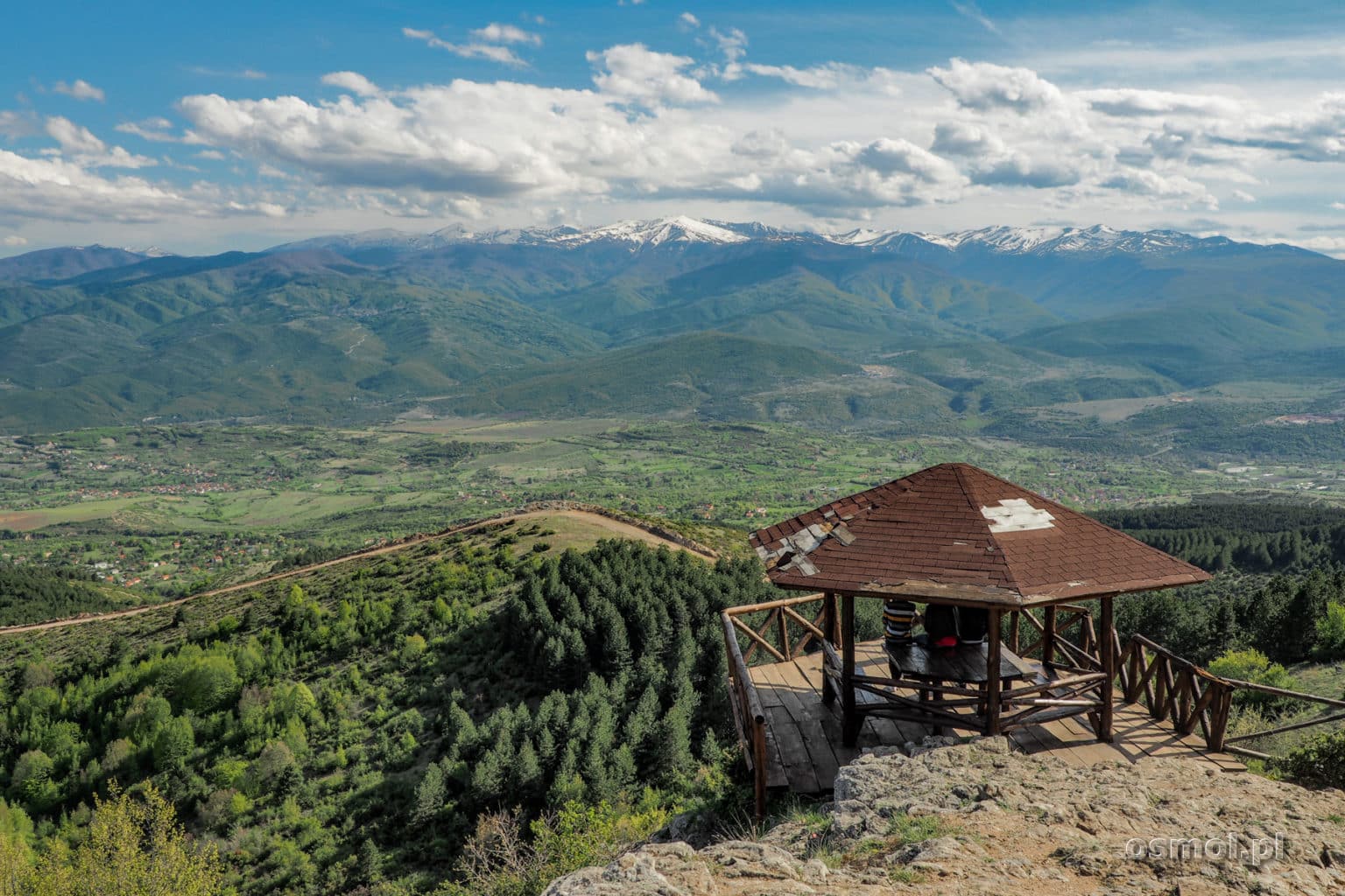 Punkt widokowy na górze Vodno nad Skopje i panorama okolicy