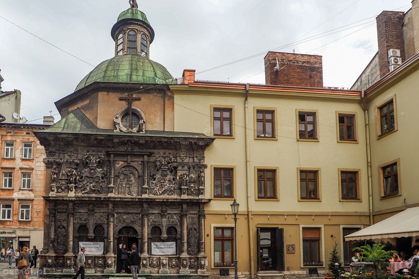 Kaplica Boimów we Lwowie widziana z zewnątrz. Na zdjęciu najbardziej ozdobna zachodnia fasada.