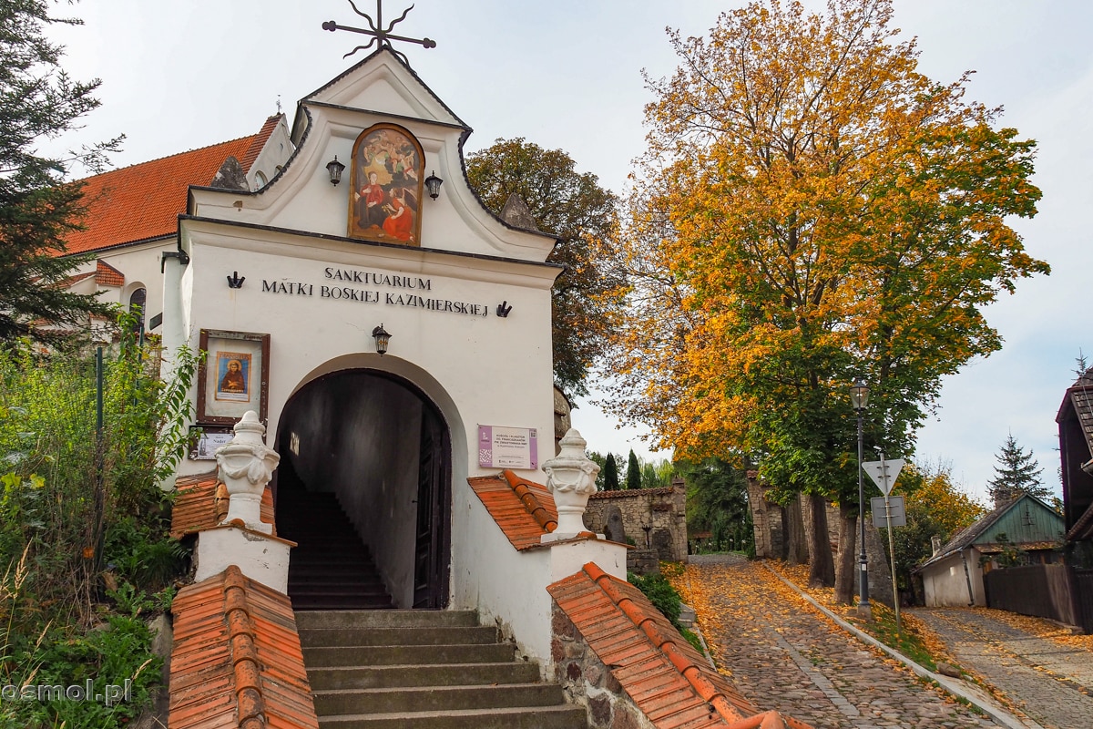 Podczas drugiej wojny światowej w klasztorze znajdowała się siedziba gestapo. Droga i dziedziniec zostały wybrukowane macewami z cmentarza żydowskiego.