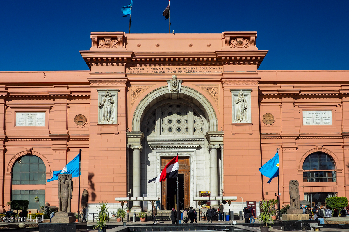 Fasada starego Muzeum Egipskiego w Kairze