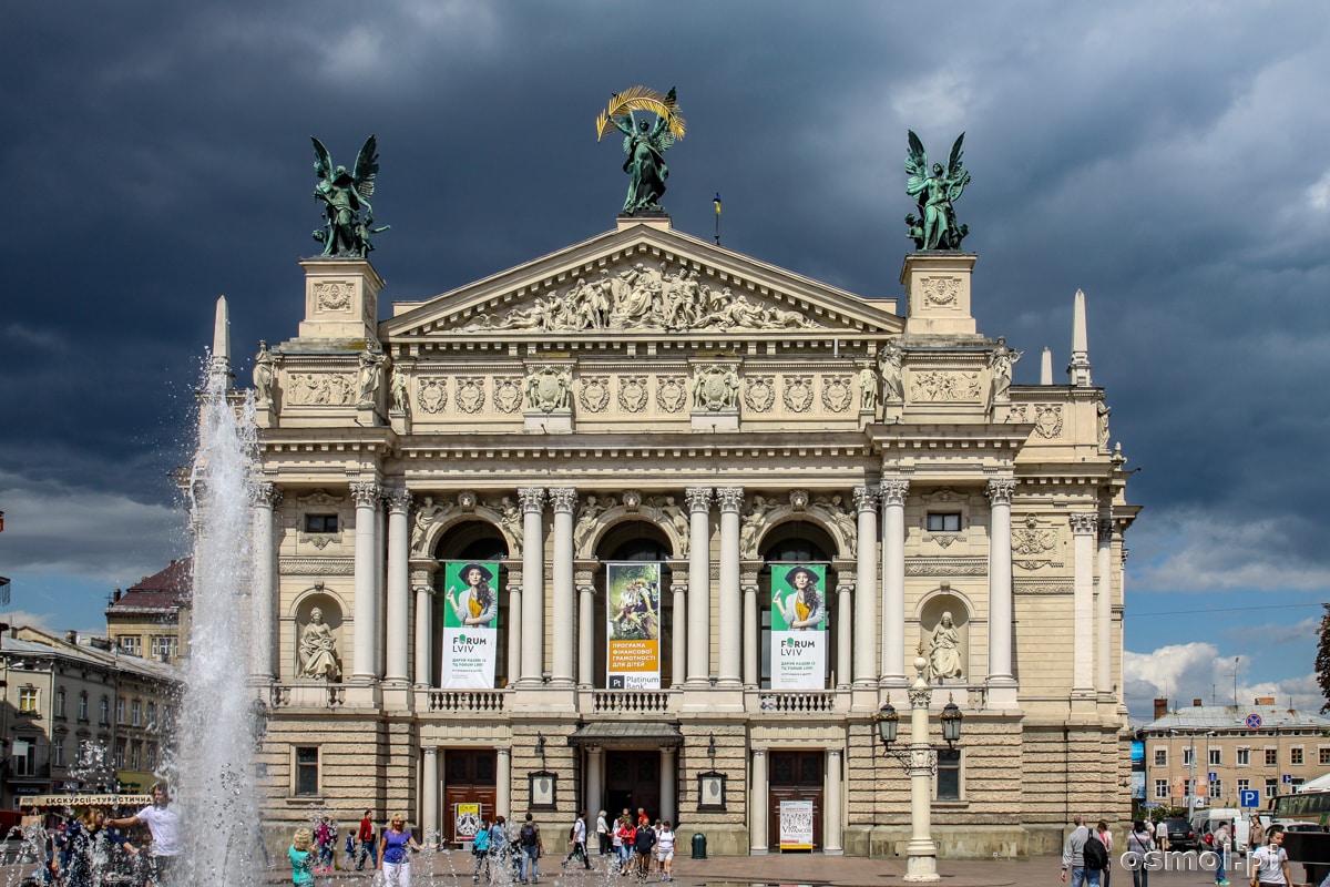 Opera lwowska - najbardziej znany budynek we Lwowie, można śmiało powiedzieć, że to symbol miasta.