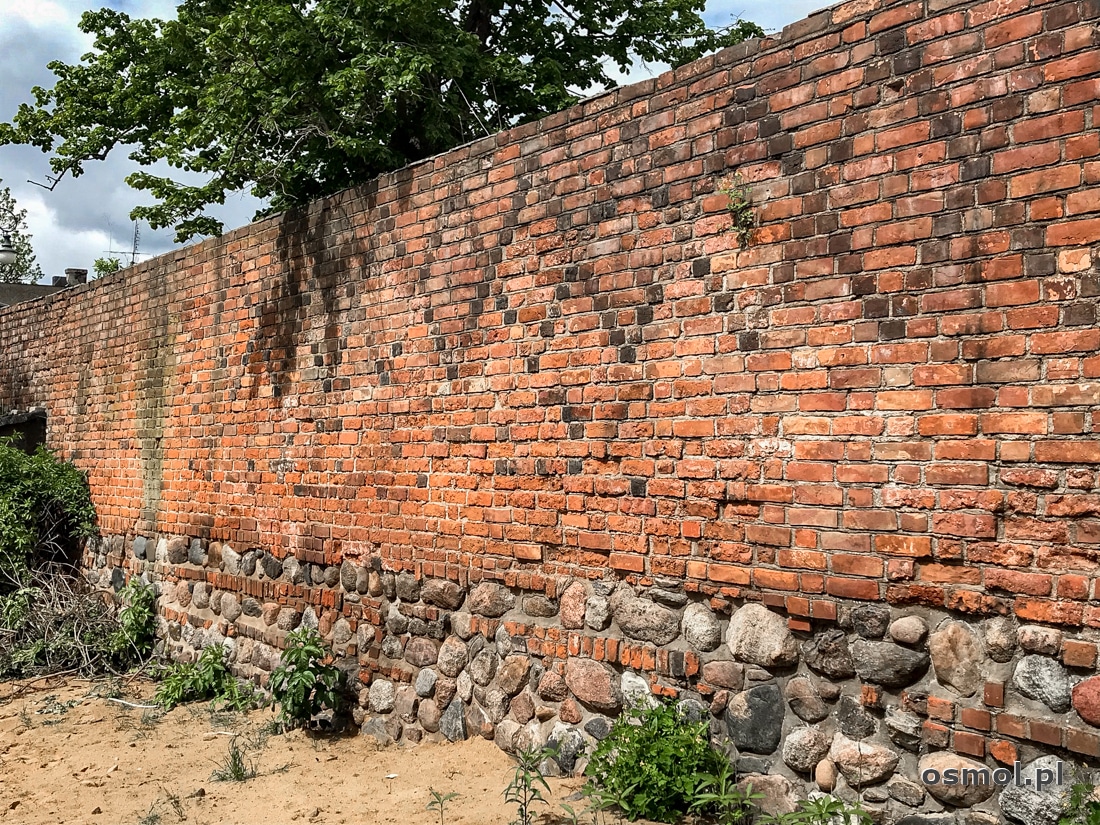 Pozostałości starych murów obronnych