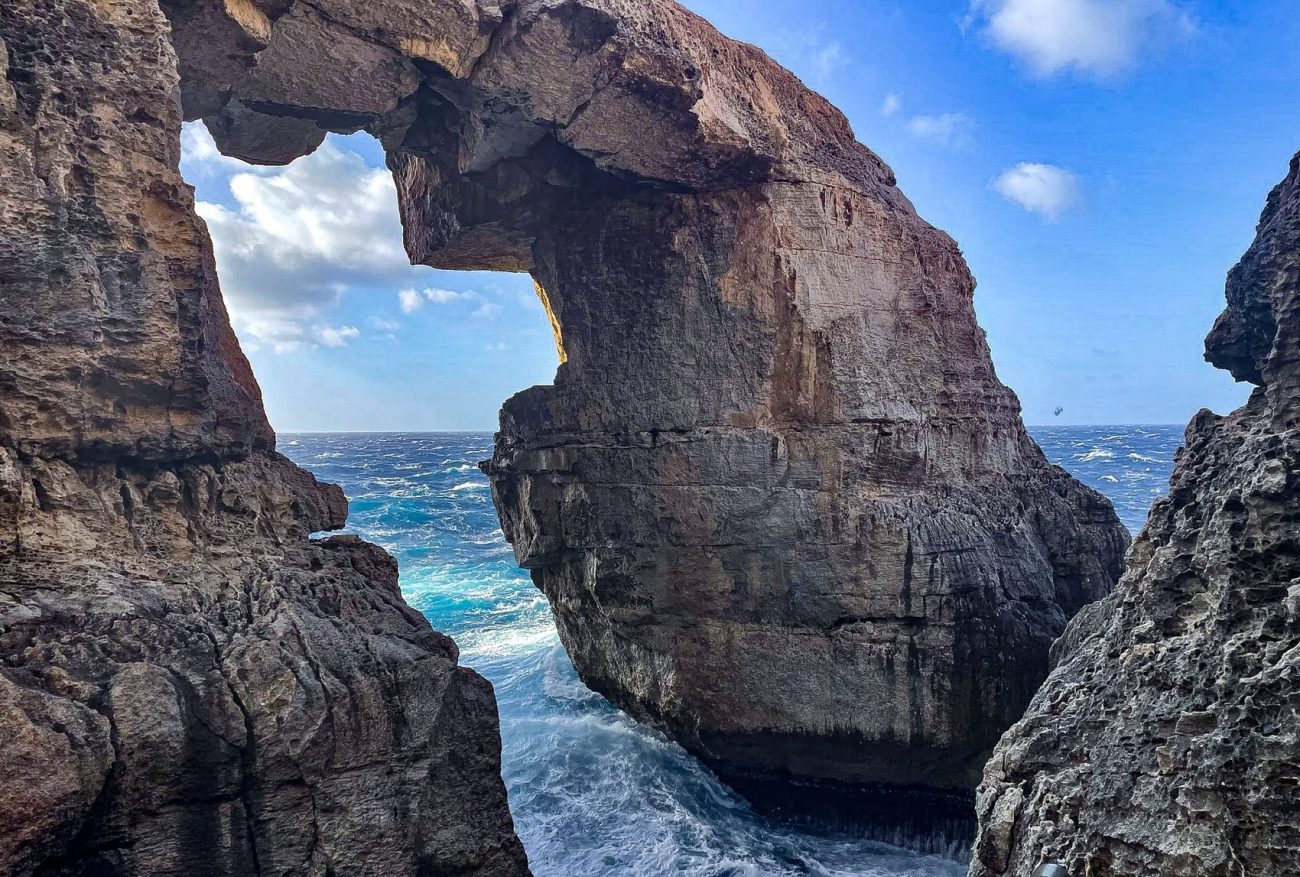 Skalne okno Wied Il-Mielaħ na Malcie (Gozo)